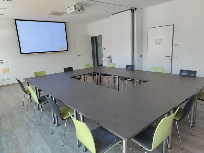 Raum 1+2 mit Rundtafel